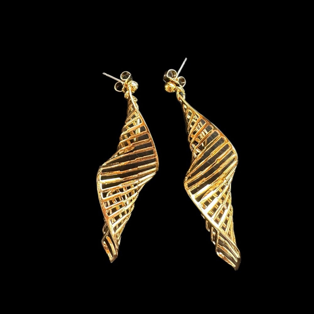 Elegant Gold Spiral Earrings